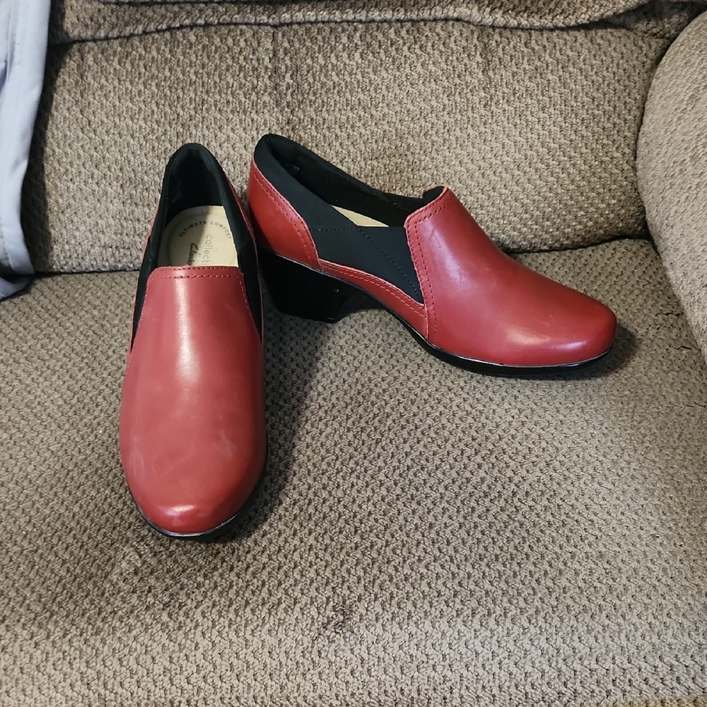 Collections B Clarks Dark Red Shoes NWOT
